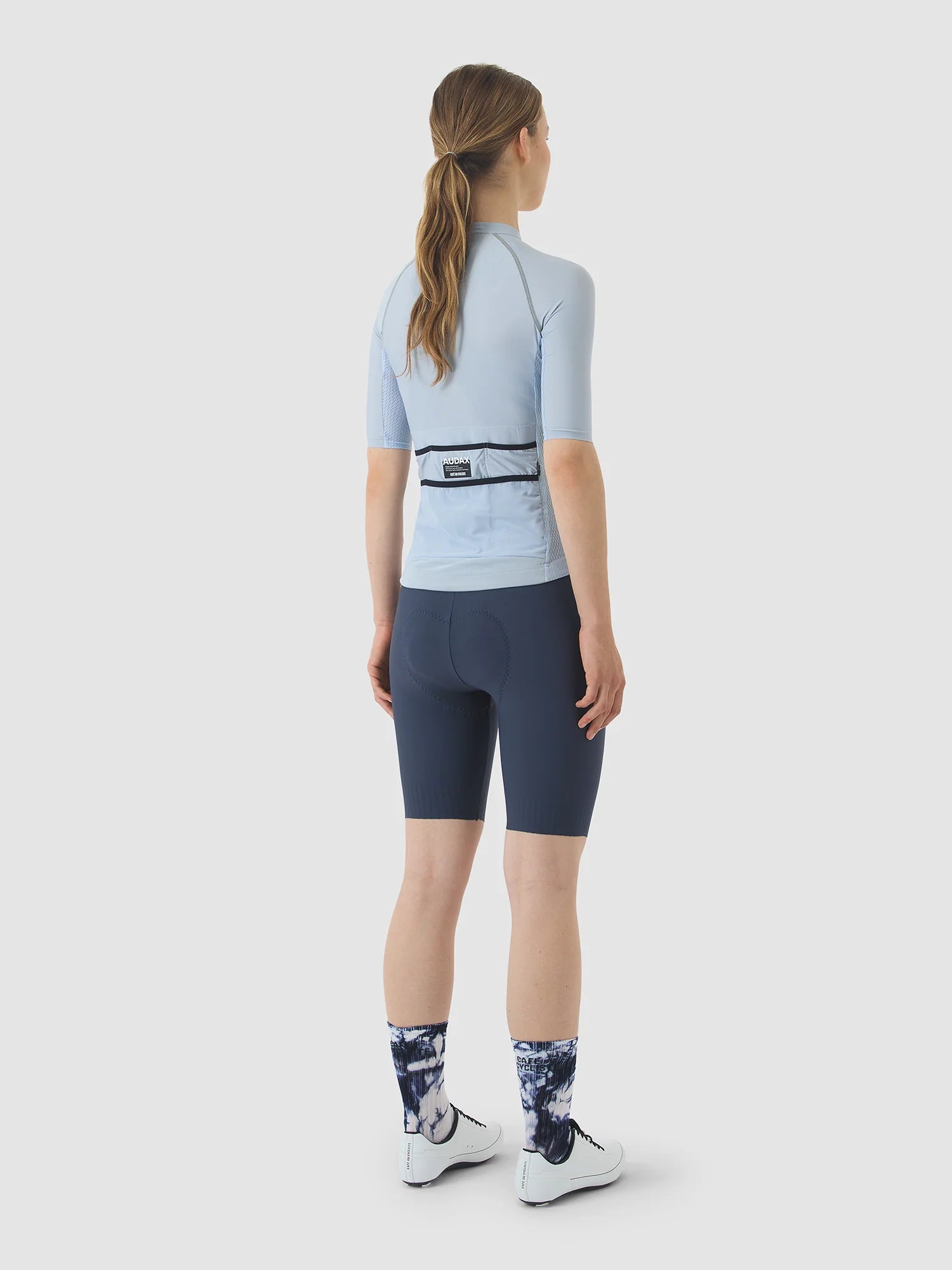 Café Du Cycliste - MAGDA - lysgrå dame